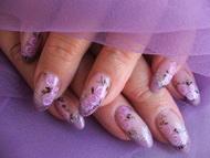 zselés köröm akril díszítéssel